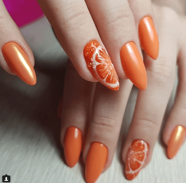 Оранжевый маникюр с дизайном апельсин