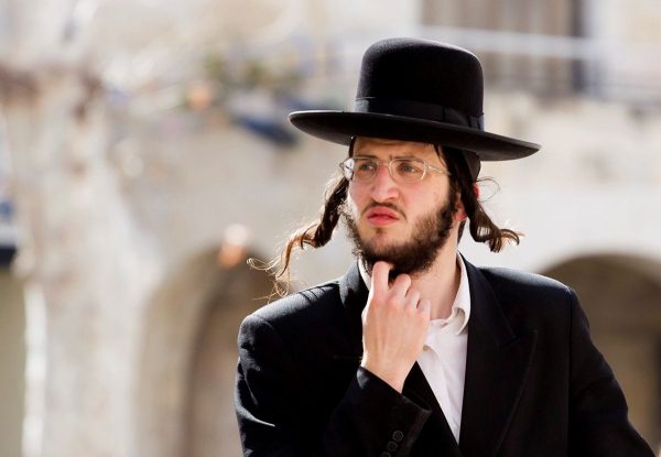 Зачем евреи отращивают волосы на висках