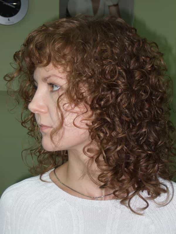 Крупная химическая завивка на средние волосы с челкой фото до и после