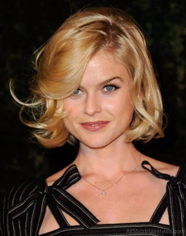 Alice Eve Short Wavy Hairstyles