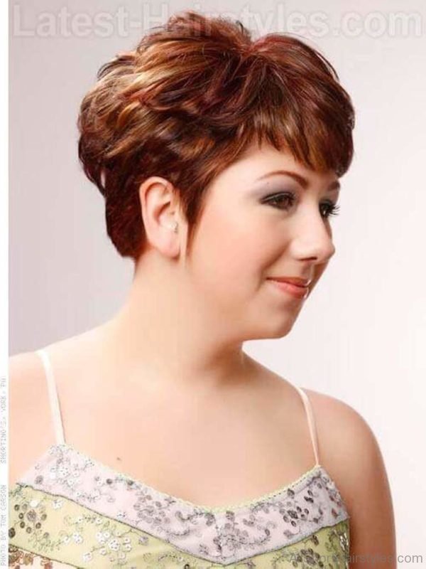 Classic Short Wavy Hairstyle For Women