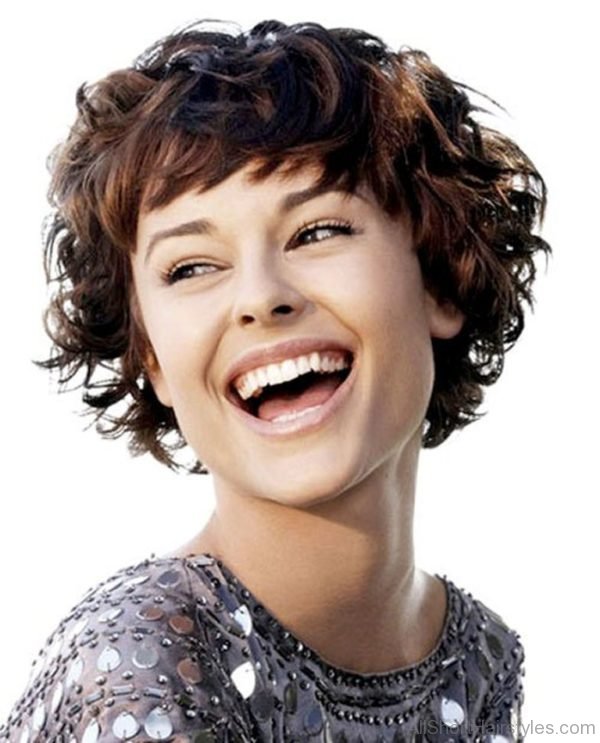 Magnificent Short Wavy Hairstyle