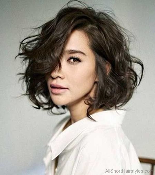 Mind Blowing Short Wavy Hairstyle
