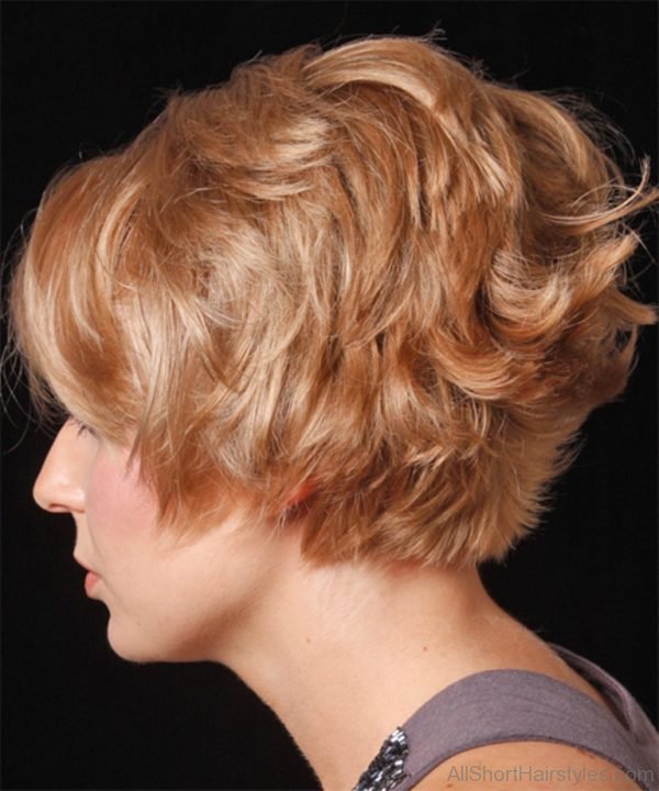 Short Wavy Casual Hairstyle