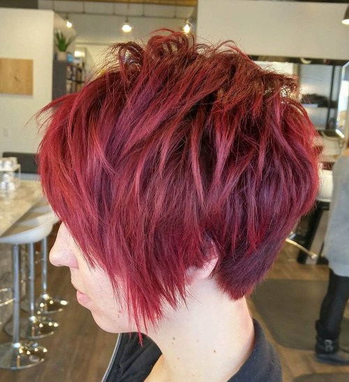 пикси для тонких волос с великолепным красно-каштановым цветом